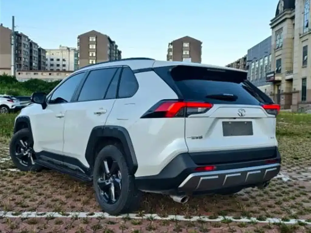 Toyota RAV4 — фото 6