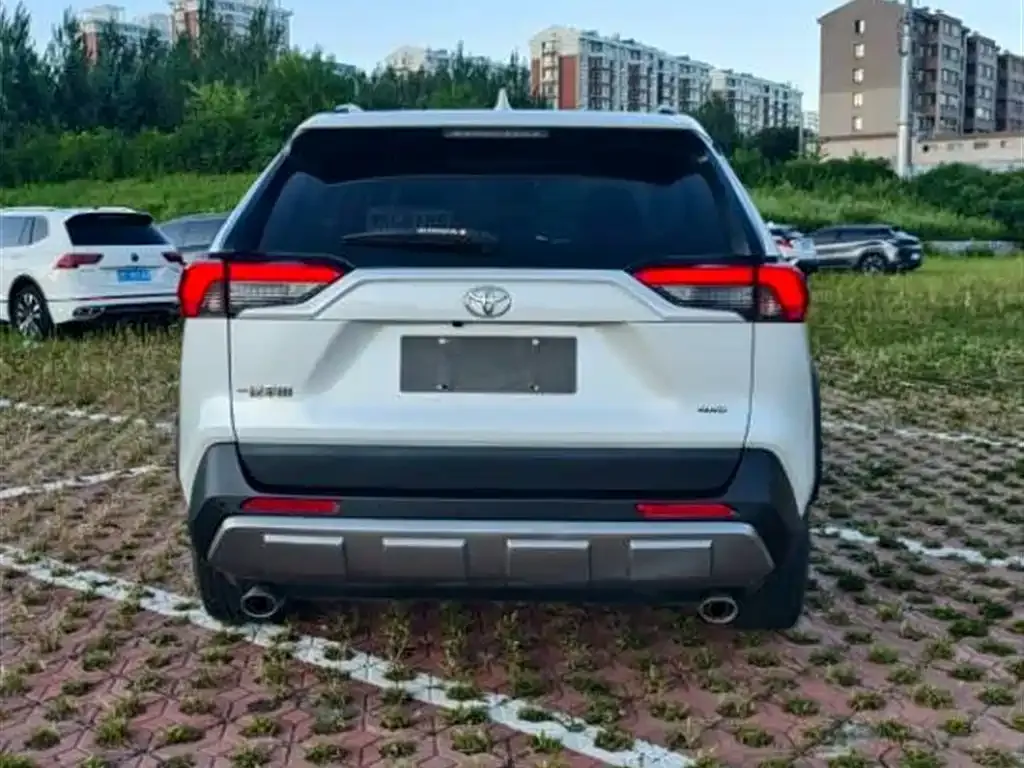 Toyota RAV4 — фото 5