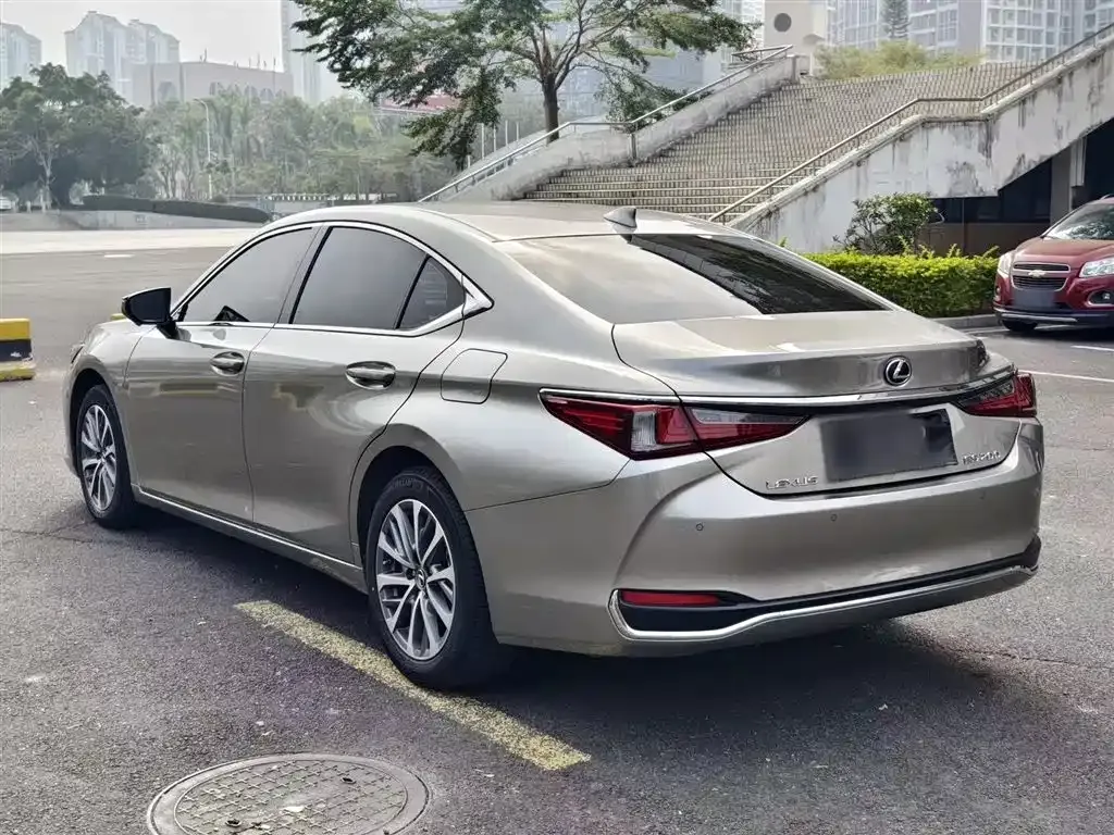 Lexus ES — фото 9