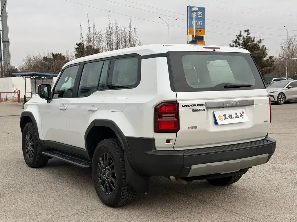 Toyota Prado — фото 10