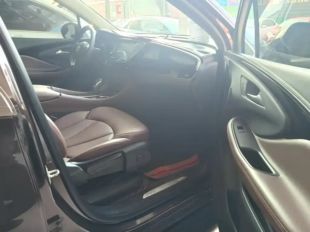 Buick Envision Plus — фото 4