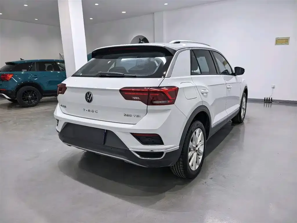 Volkswagen T-Roc — фото 8