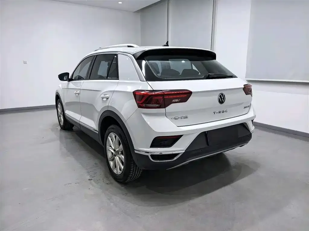 Volkswagen T-Roc — фото 9