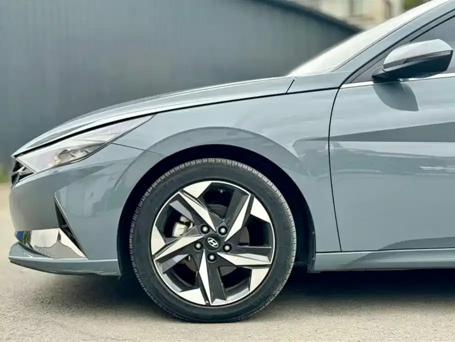 Hyundai Elantra — фото 4