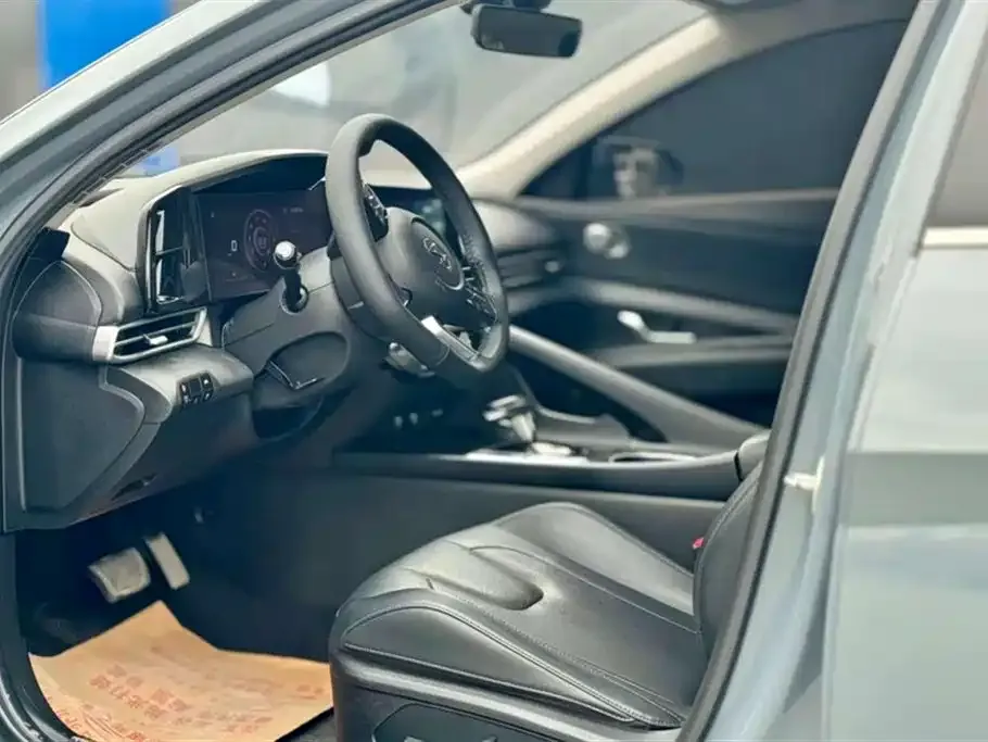 Hyundai Elantra — фото 3