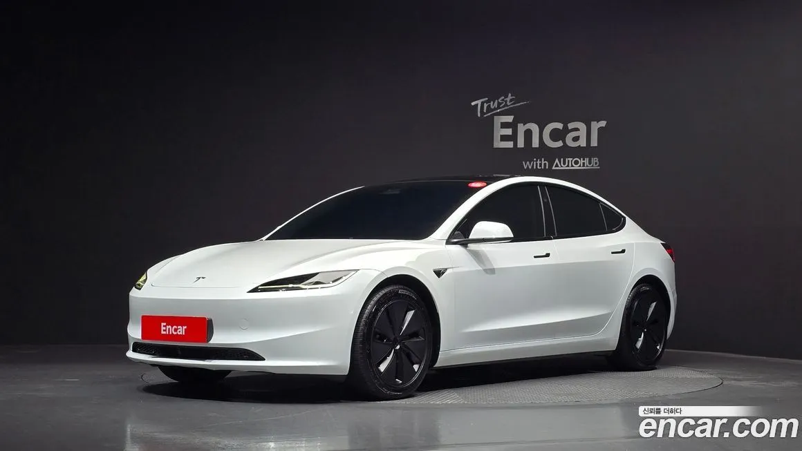 Tesla Model 3 — фото 1