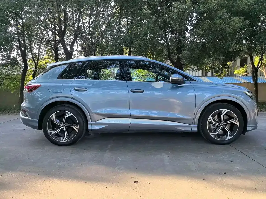 Audi Q4 e-tron — фото 10