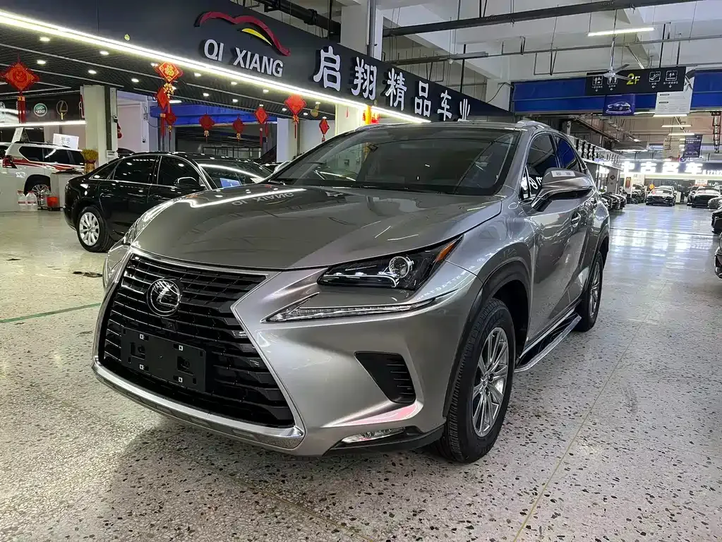 Lexus NX — фото 1