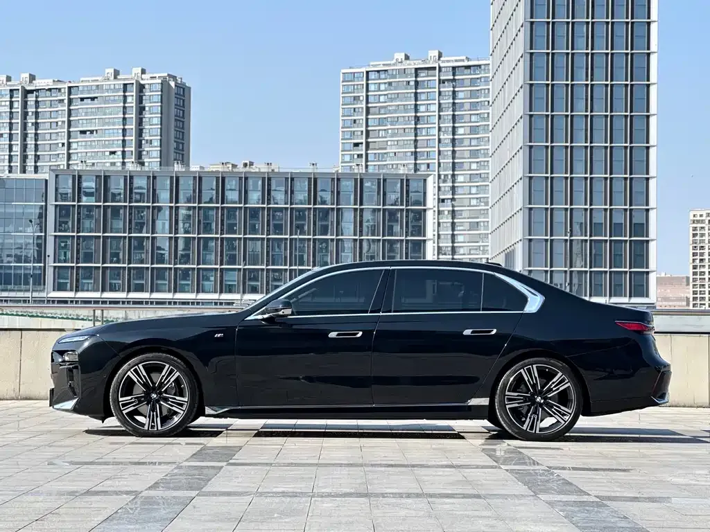 BMW 7 Series — фото 9