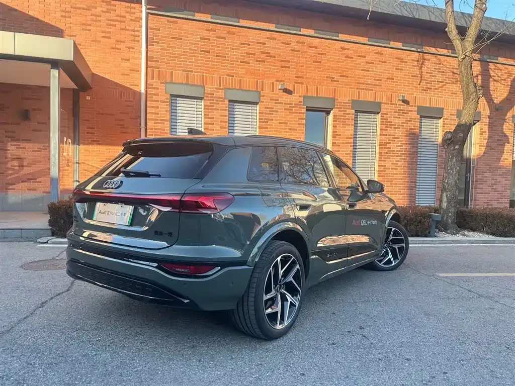 Audi Q6L e-tron — фото 9
