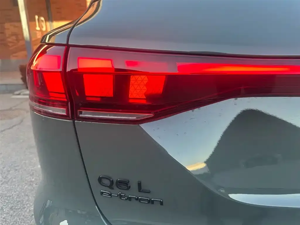 Audi Q6L e-tron — фото 3