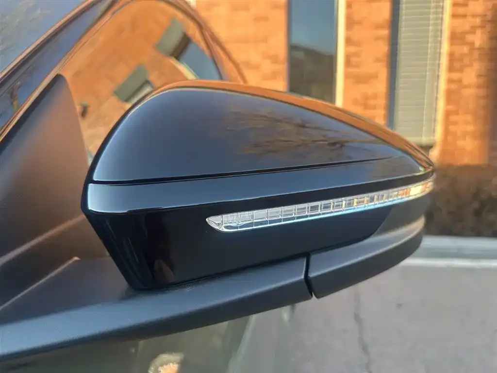 Audi Q6L e-tron — фото 2