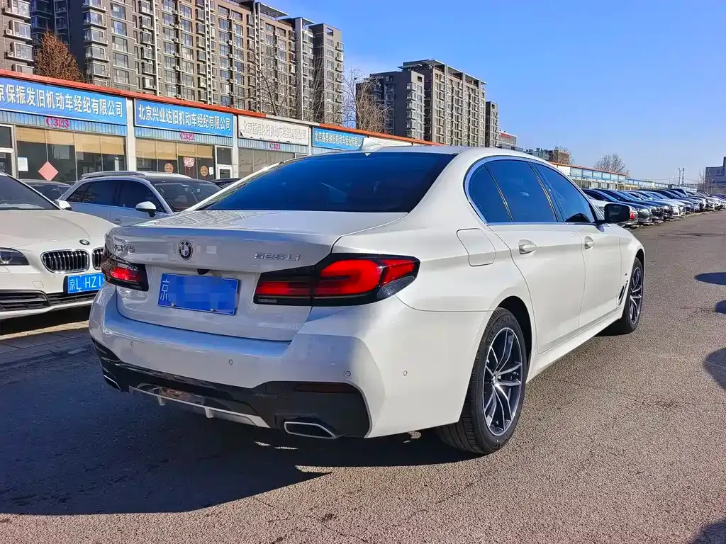 BMW 5 Series — фото 10