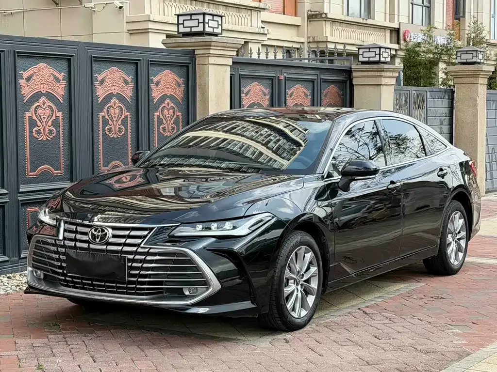 Toyota Avalon — фото 1