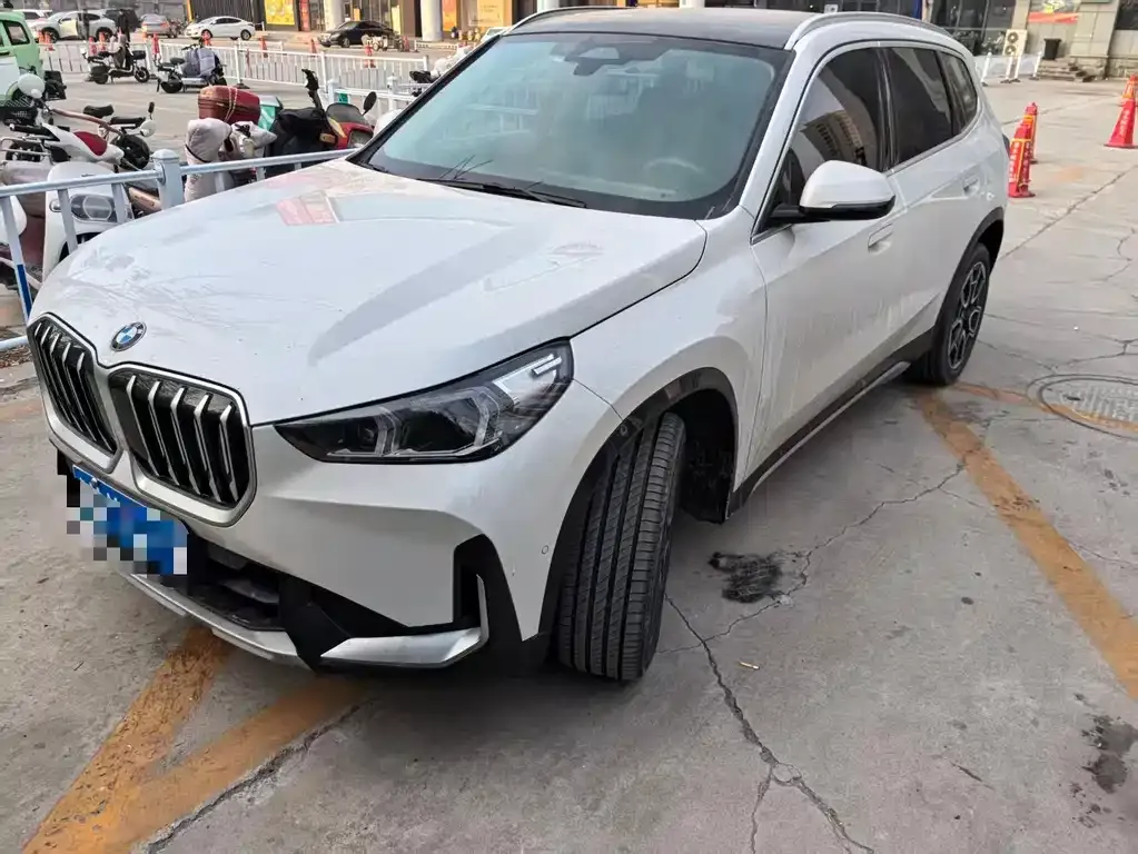BMW X1 — фото 1