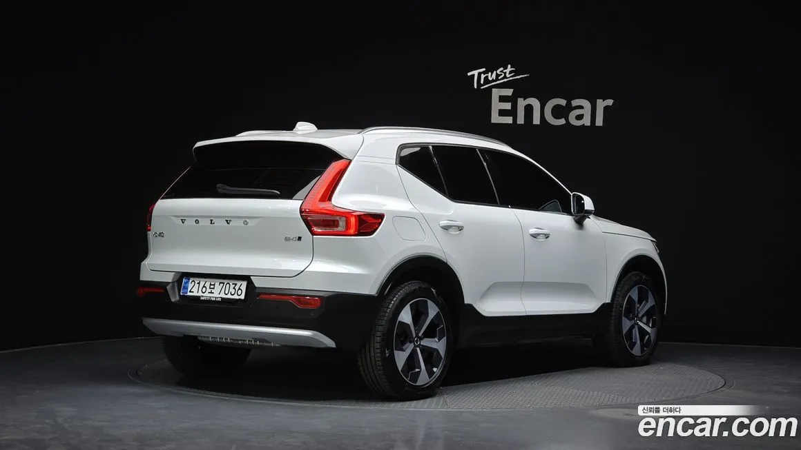 Volvo XC40 — фото 3