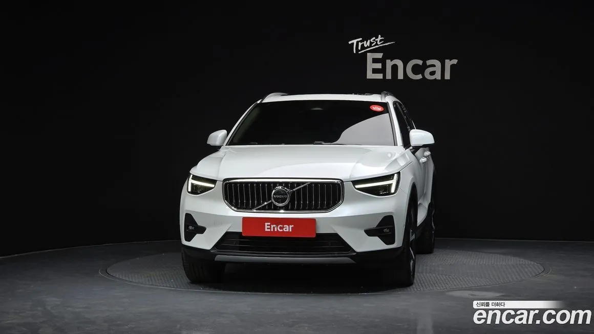 Volvo XC40 — фото 10
