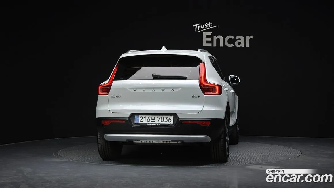 Volvo XC40 — фото 4