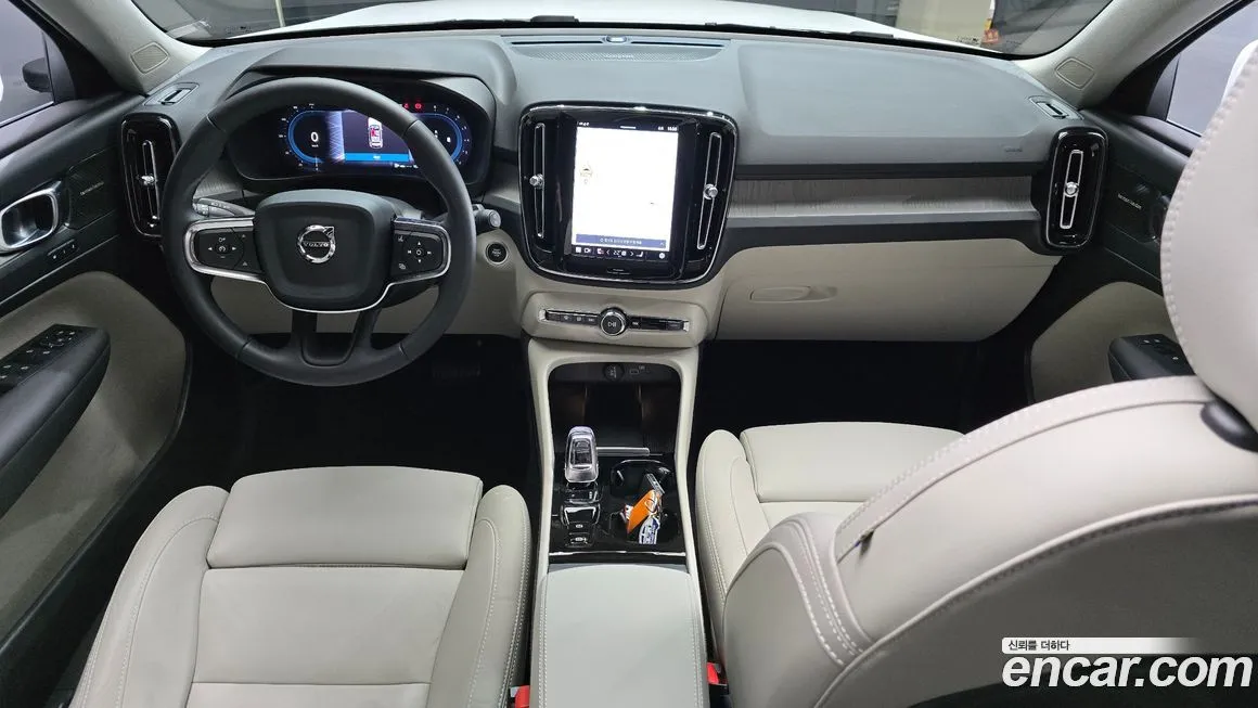 Volvo XC40 — фото 2