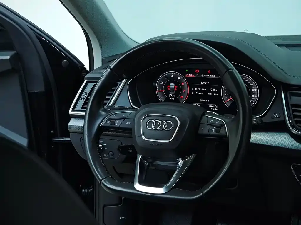 Audi Q5L — фото 6