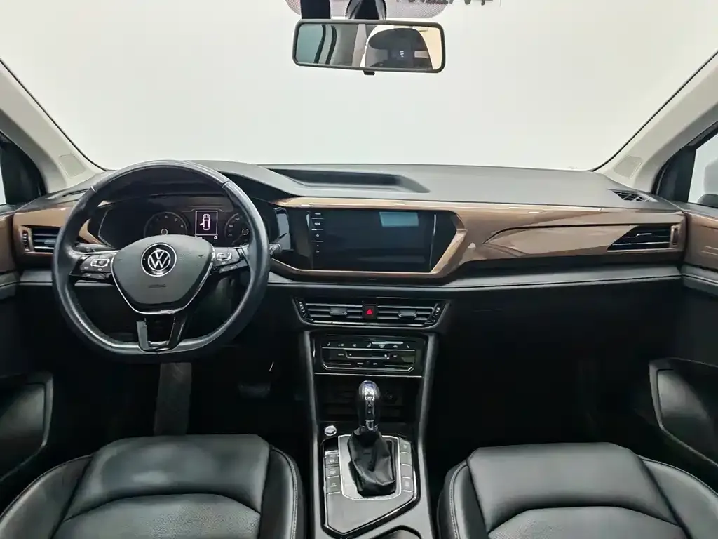 Volkswagen Tharu — фото 4