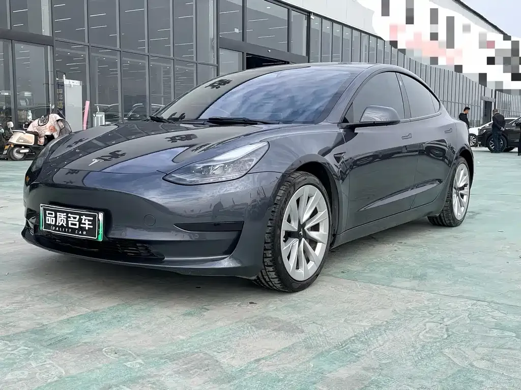 Tesla Model 3 — фото 1