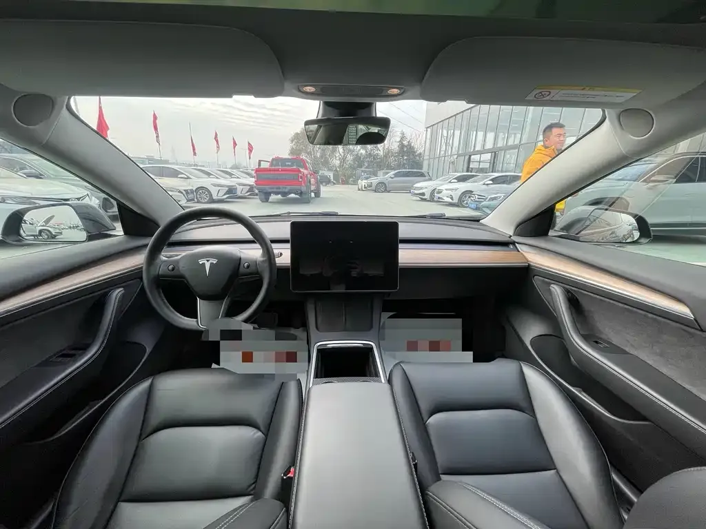 Tesla Model 3 — фото 3