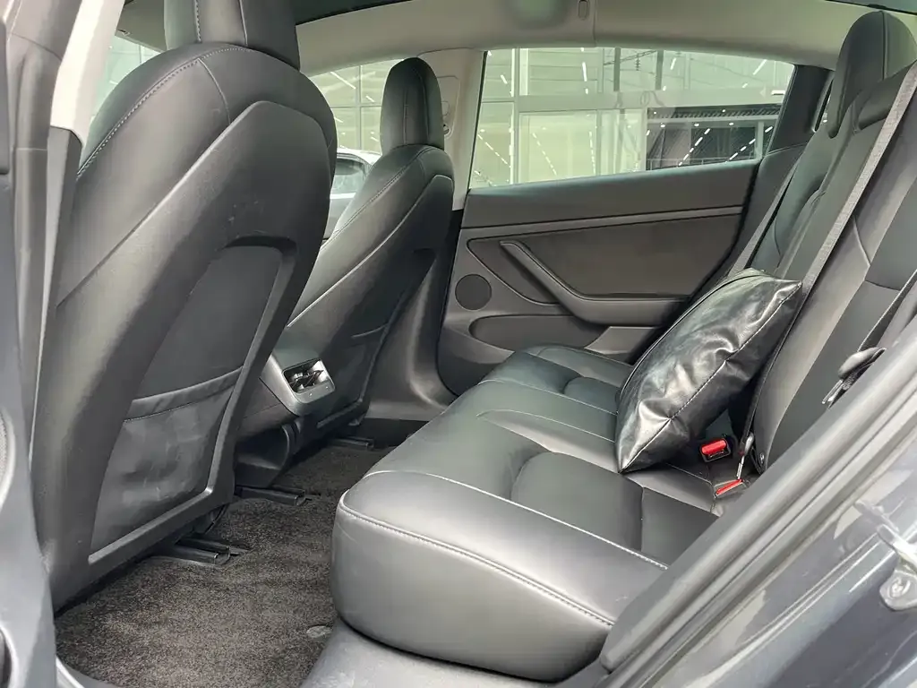 Tesla Model 3 — фото 4