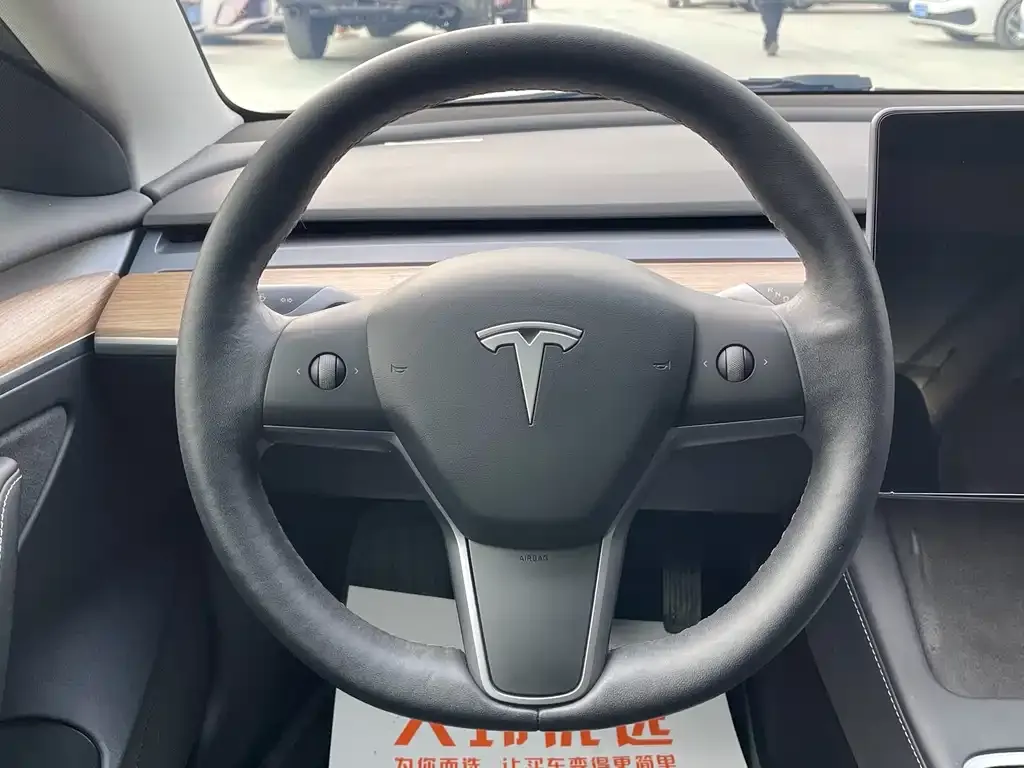 Tesla Model 3 — фото 5