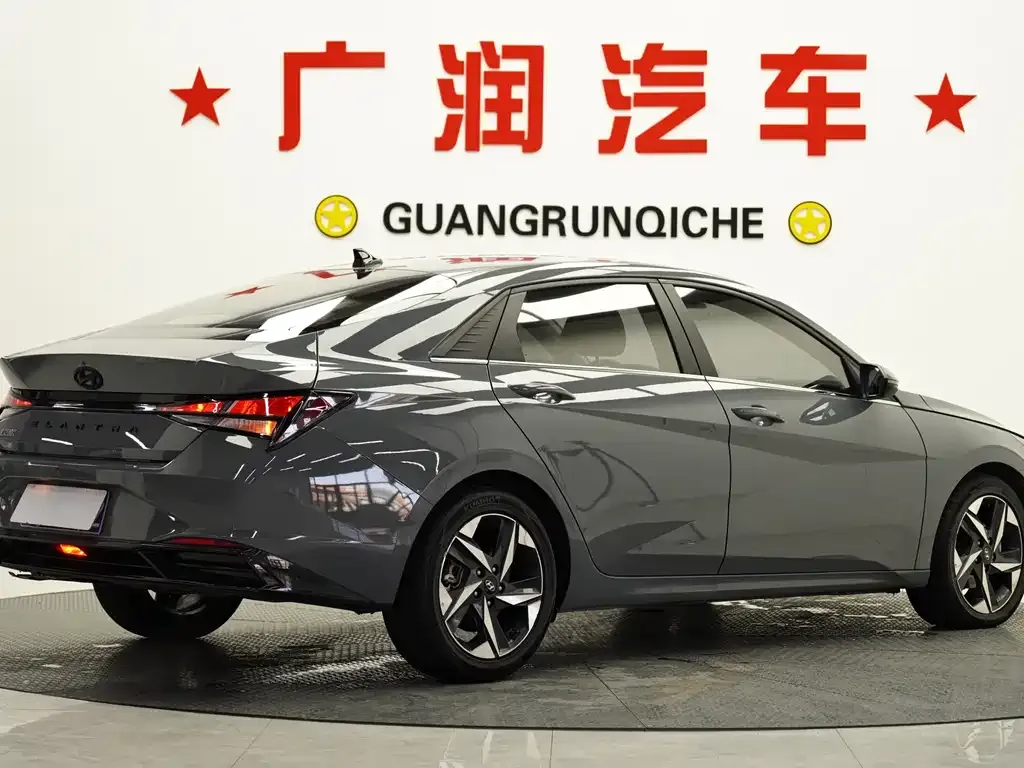 Hyundai Elantra — фото 3