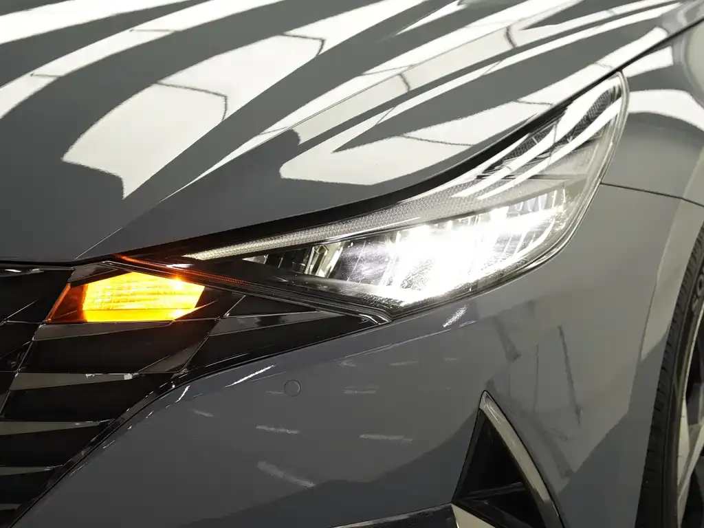 Hyundai Elantra — фото 2