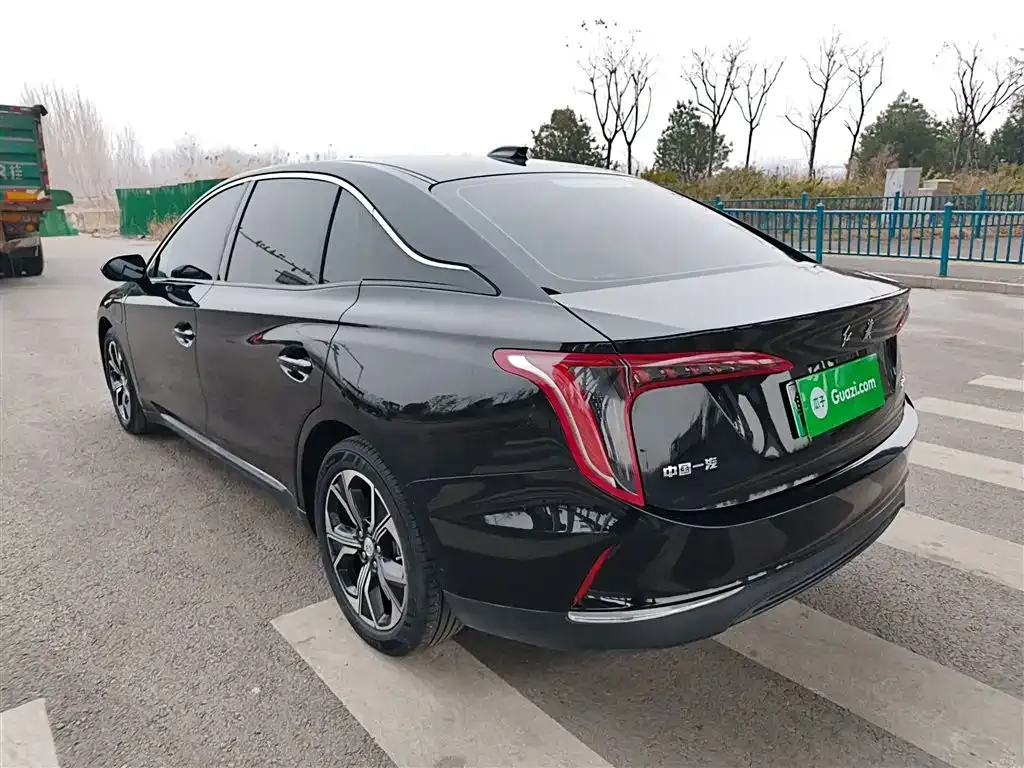 Hongqi E-QM5 — фото 3