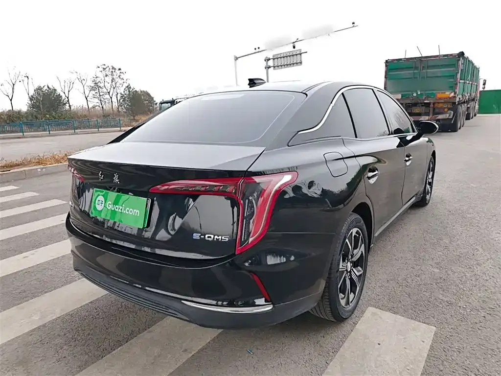 Hongqi E-QM5 — фото 8