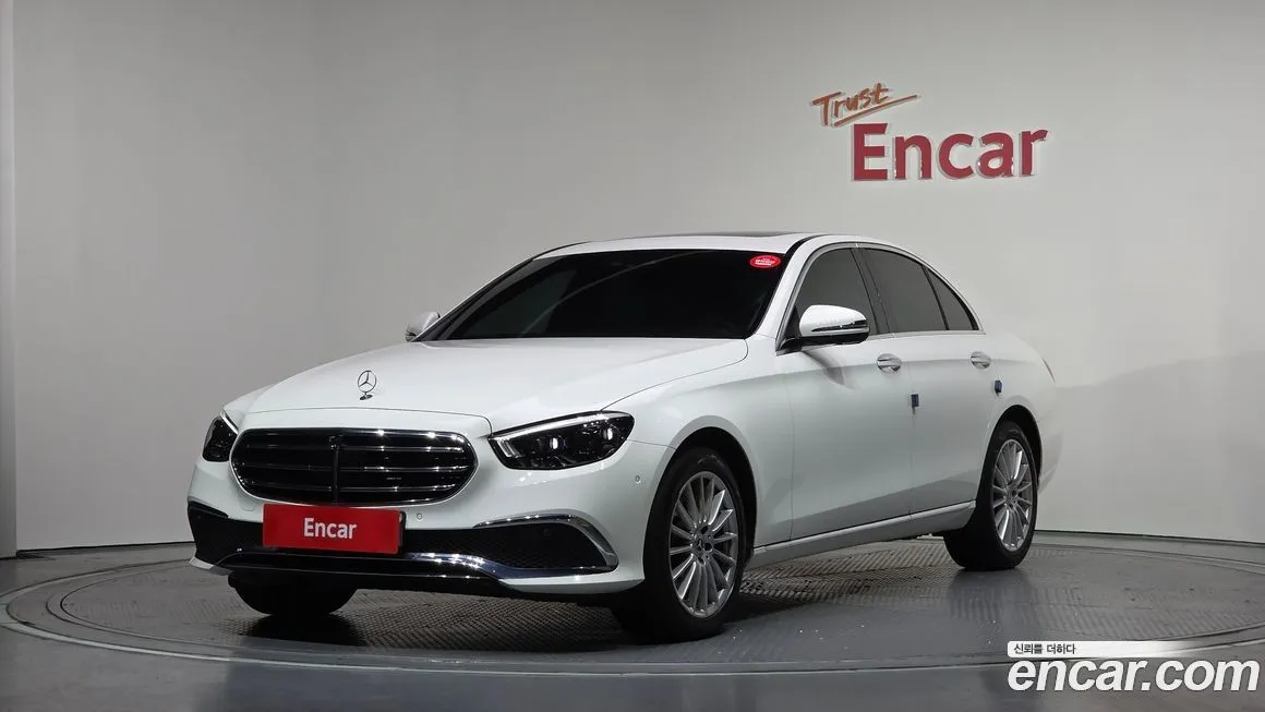 Mercedes-Benz E-Class — фото 1