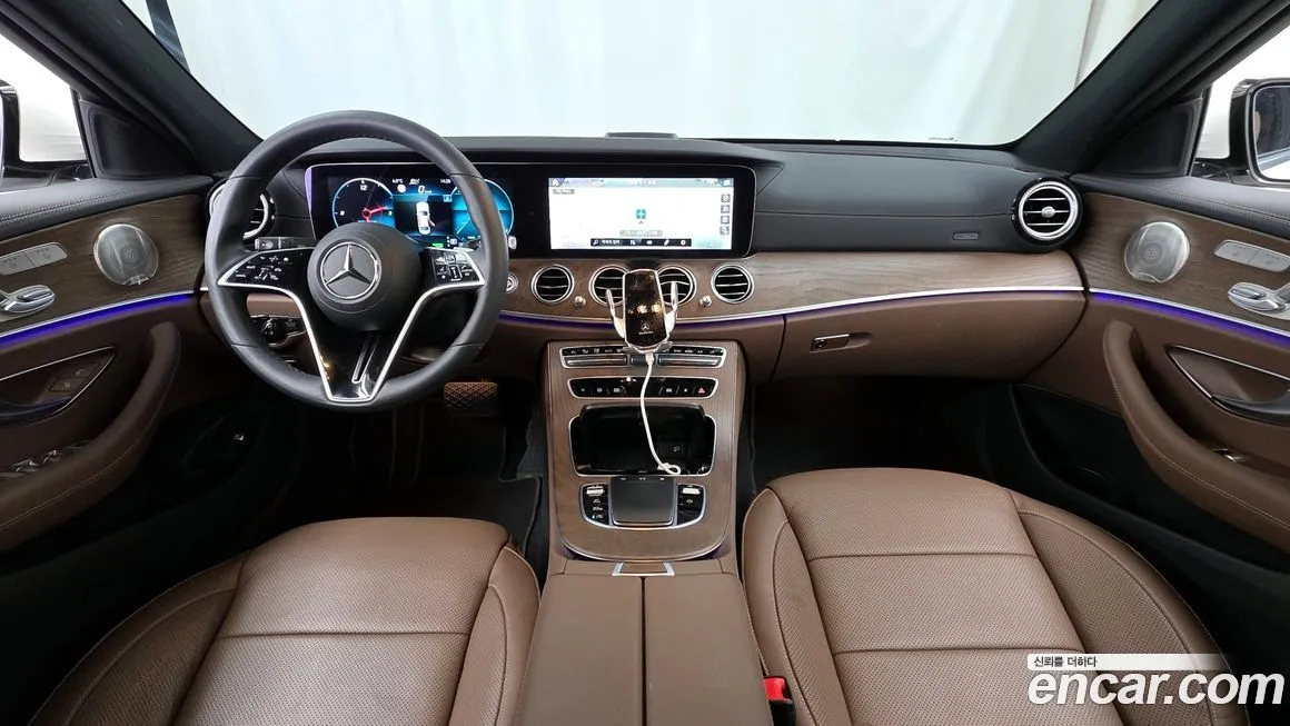 Mercedes-Benz E-Class — фото 9