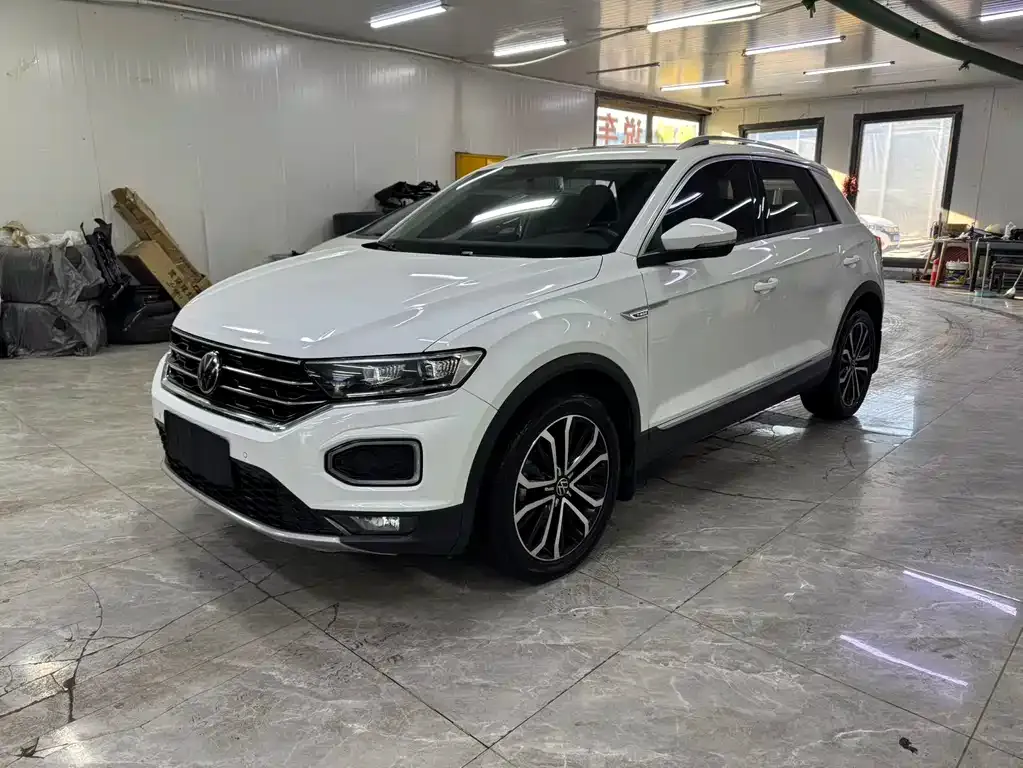 Volkswagen T-Roc — фото 1