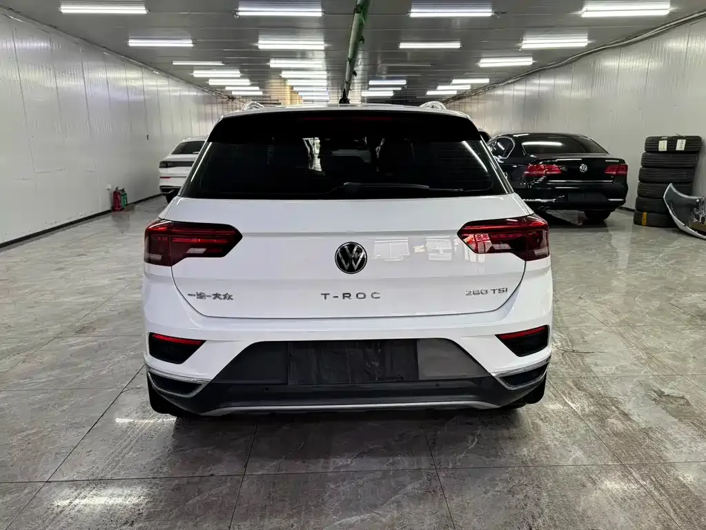 Volkswagen T-Roc — фото 10
