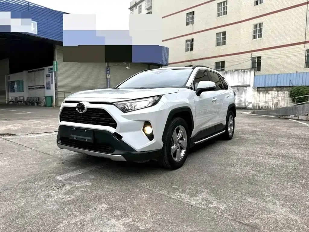 Toyota RAV4 — фото 1