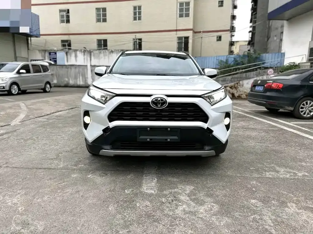 Toyota RAV4 — фото 4