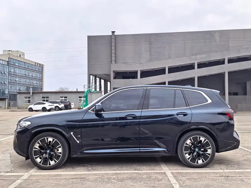 BMW iX3 — фото 2