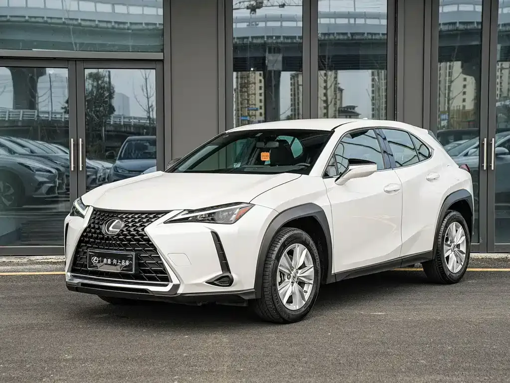 Lexus UX — фото 1