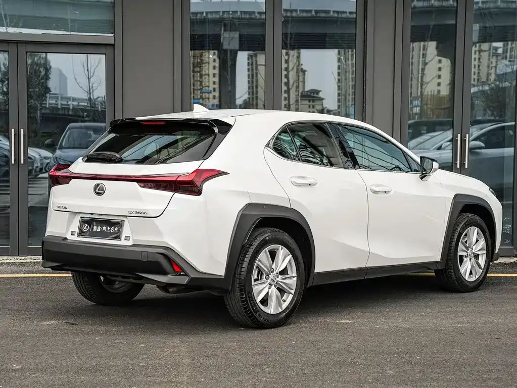 Lexus UX — фото 6