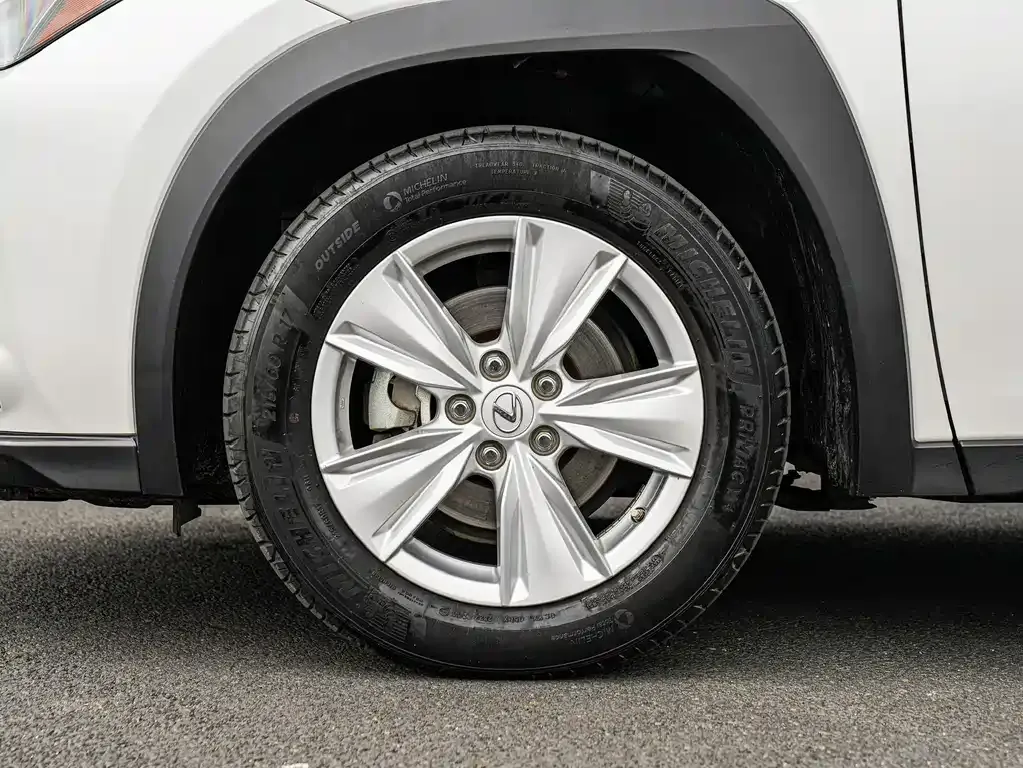 Lexus UX — фото 3
