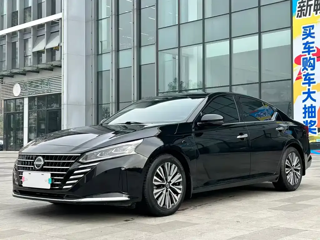 Nissan Teana — фото 1
