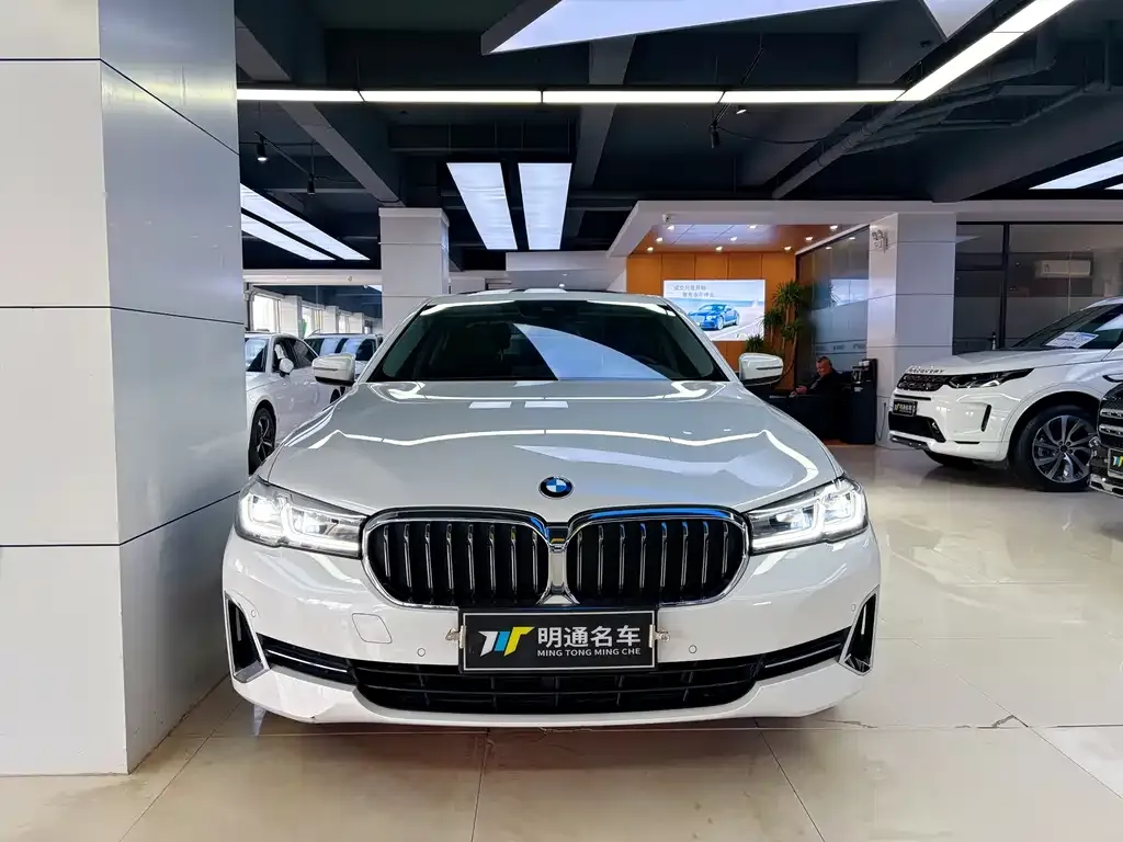 BMW 5 Series — фото 1