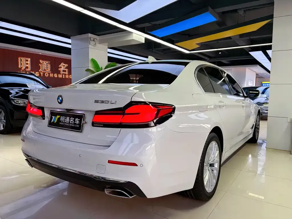 BMW 5 Series — фото 9