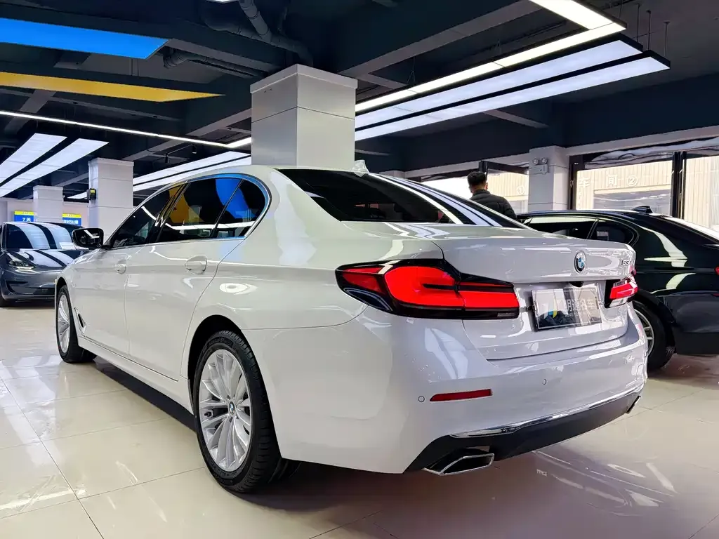 BMW 5 Series — фото 5