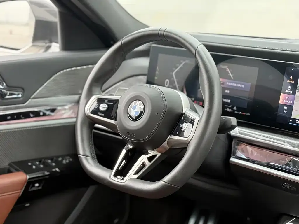 BMW 7 Series — фото 10