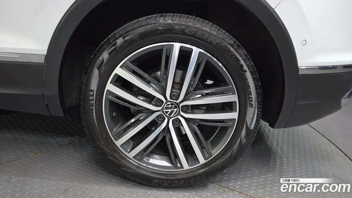 Volkswagen Tiguan — фото 9