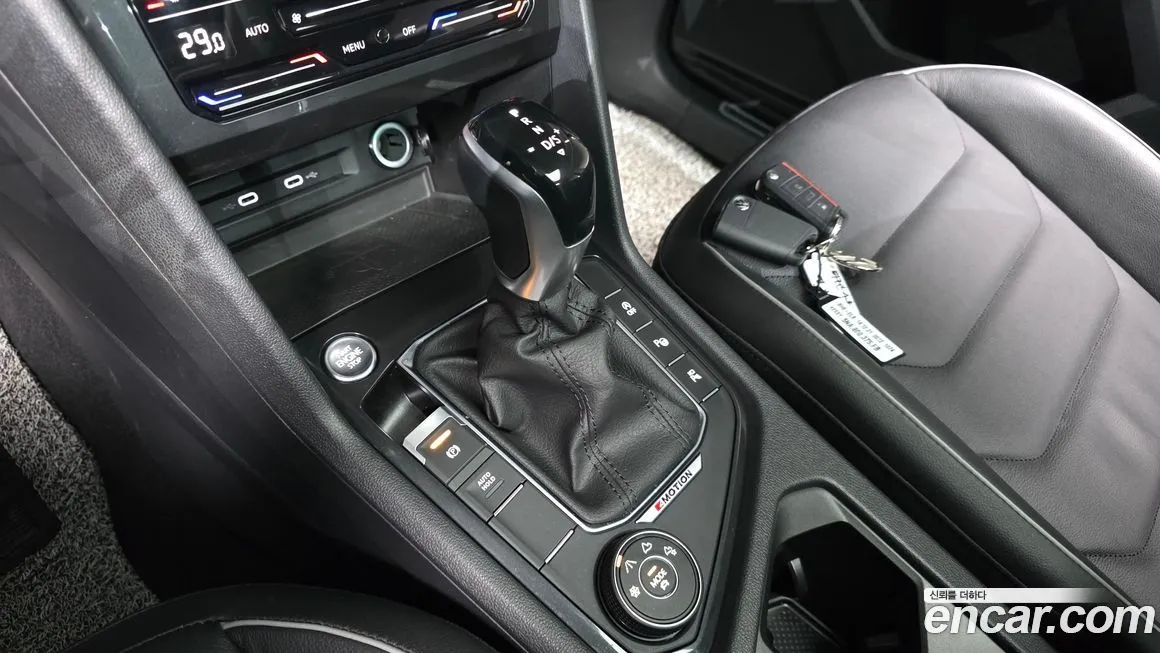 Volkswagen Tiguan — фото 8